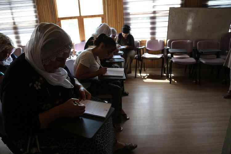 Jinwar Kadın Merkezi’nde Erbane ve Okuma Yazma Kursu Devam Ediyor 